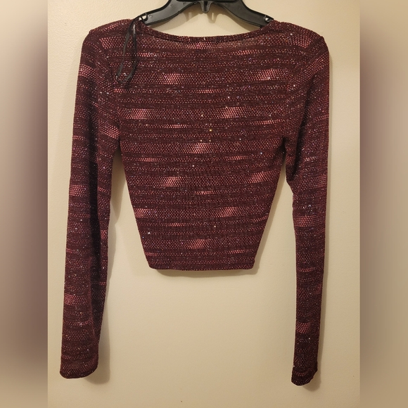 F21:Glittery Crop Top - Picture 4 of 6